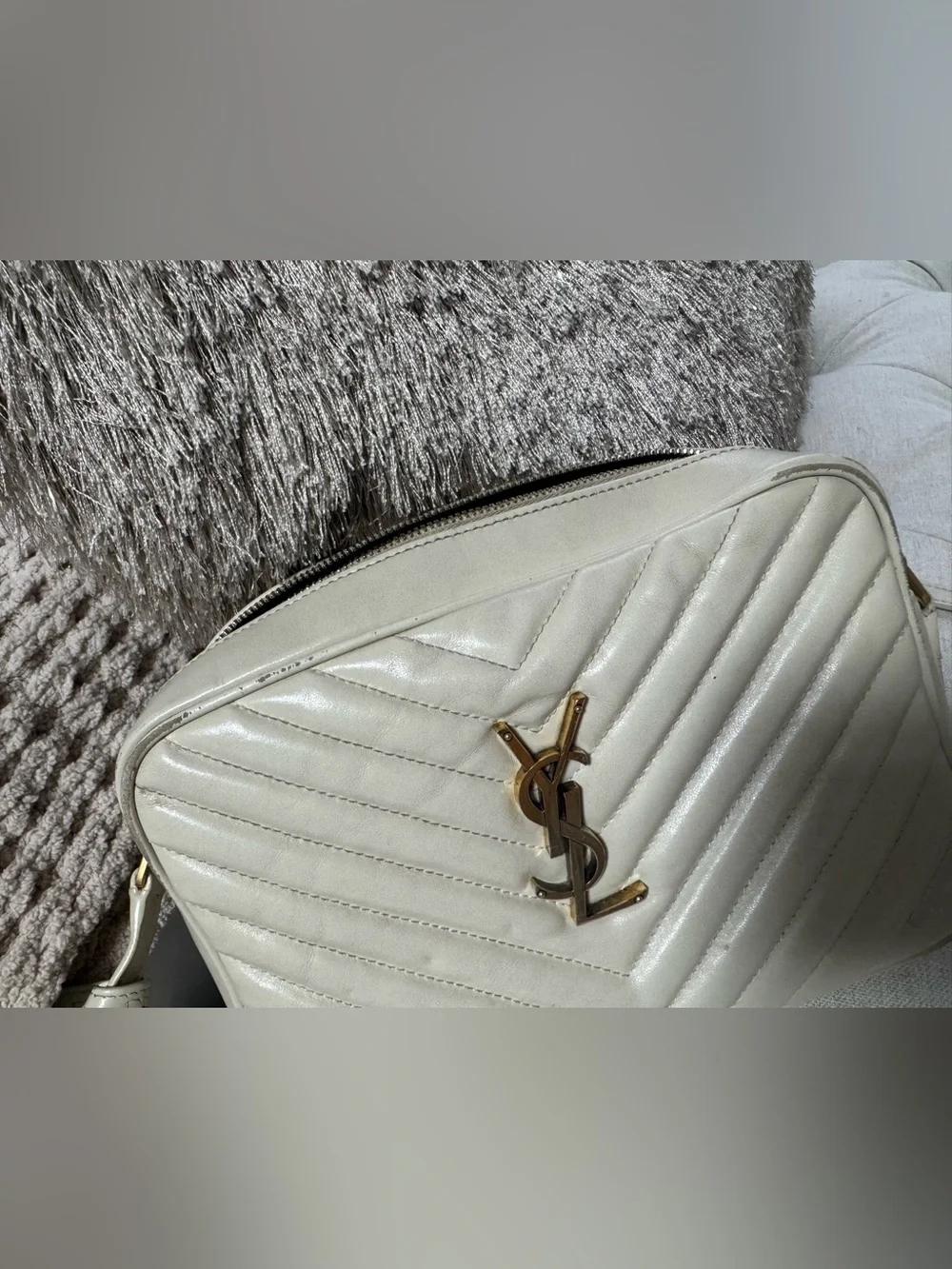 Saint Laurent Lou Medium Camera Bag with Tassel in Quilted Leather - Picture 6 of 9